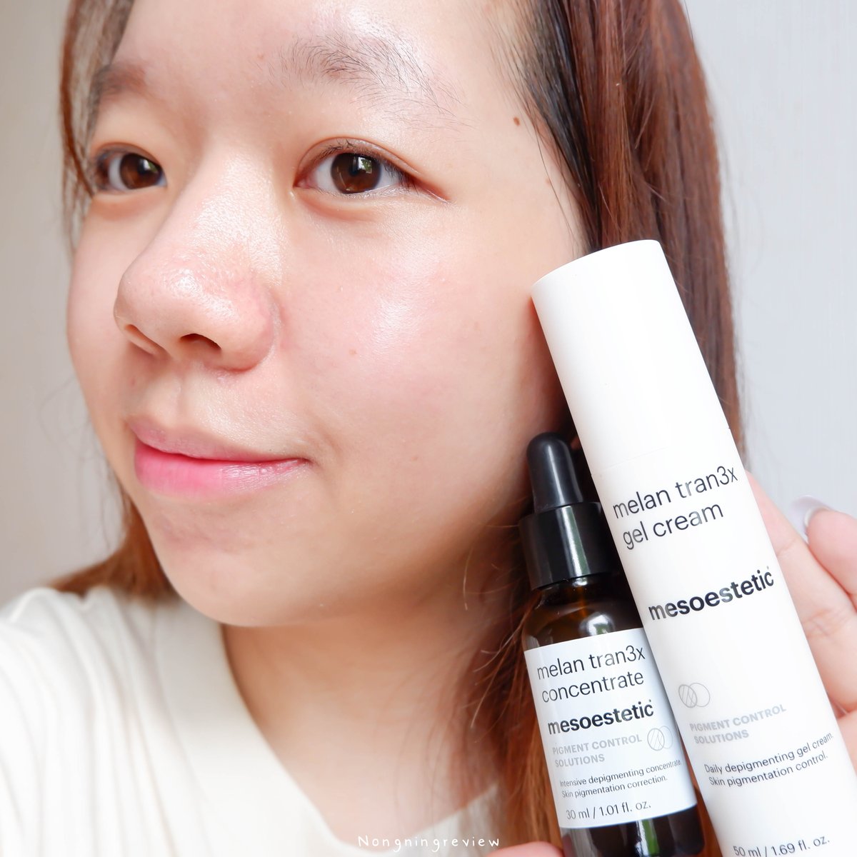 ✨สกินแคร์คู่นี้จึ้งมาก mesoestetic melan tran3x คู่หูตัวช่วยลดเลือนจุดด่างดำต่างๆ ฝ้า กระ เอาอยู่จริงๆนะ ป้องกันการเกิดซ้ำแล้วยังช่วยปรับสภาพผิวให้สม่ำเสมอกัน เซรั่มเขาเนื้อเข้มข้นแต่ทาแล้วไม่เหนอะ ส่วนเจลครีม เนื้อเกลี่ยง่ายไม่เหนอะไม่หนักผิว ทาเป็นประจำเช้า-ก่อนนอนได้เลย