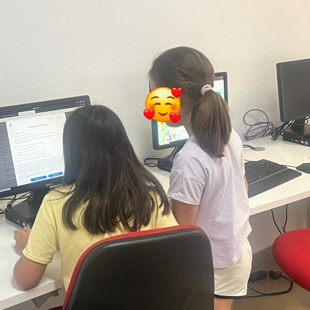 CambilVuela's tweet photo. Taller de Impresión 3D
Ayer arrancaron nuestros talleres de verano y empezamos con la impresión 3D para los peques Puntos Vuela
Hoy trabajaremos con diseño 3D con Tinkercad y los residentes de Residencia Entrepinares del Mercadillo https://t.co/07nT5yi6aE