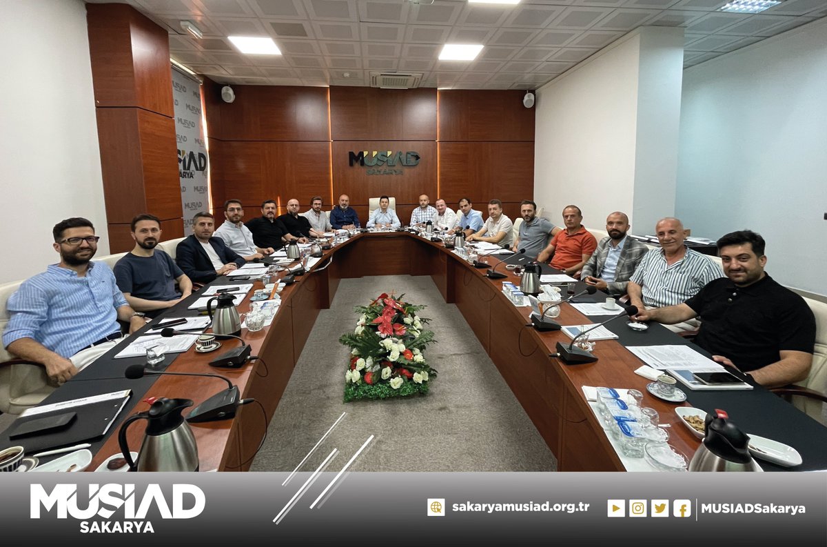MUSIADSakarya's tweet photo. Haftalık Olağan Yönetim Kurulu Toplantımız Başkanımız İsmail Filizfidanoğlu, SK ve Komisyon Başkanlarımız ve üyelerimizin katılımıyla genişletilmiş olarak şubemizde gerçekleştirildi. 

Toplantıda sektörel gelişmeler ve çalışmalarımız hakkında istişarelerde bulunuldu. https://t.co/RnatlQMYrw