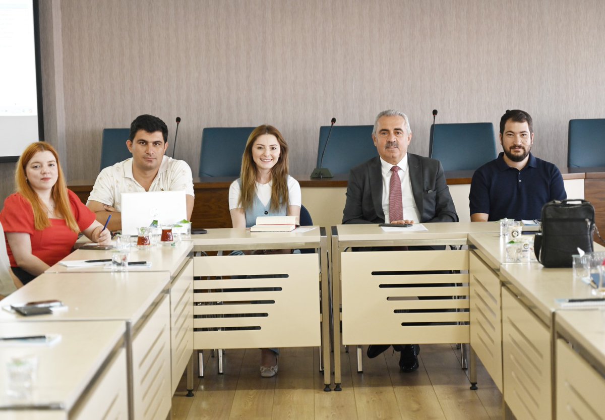 hizmetissendika's tweet photo. ÖZDEMİR, GÖREVE YENİ BAŞLAYAN ÇALIŞMA ARKADAŞLARIMIZLA BİR ARAYA GELDİ

Genel Başkan Vekilimiz Halil Özdemir, 2 Temmuz 2024 tarihinde, Sendikamız Genel Merkezi’nde ve Şube Başkanlıklarımızda göreve yeni başlayan personellerimizle bir araya geldi.

Haberin ayrıntıları👇
 https://t.co/0sn935lxGA