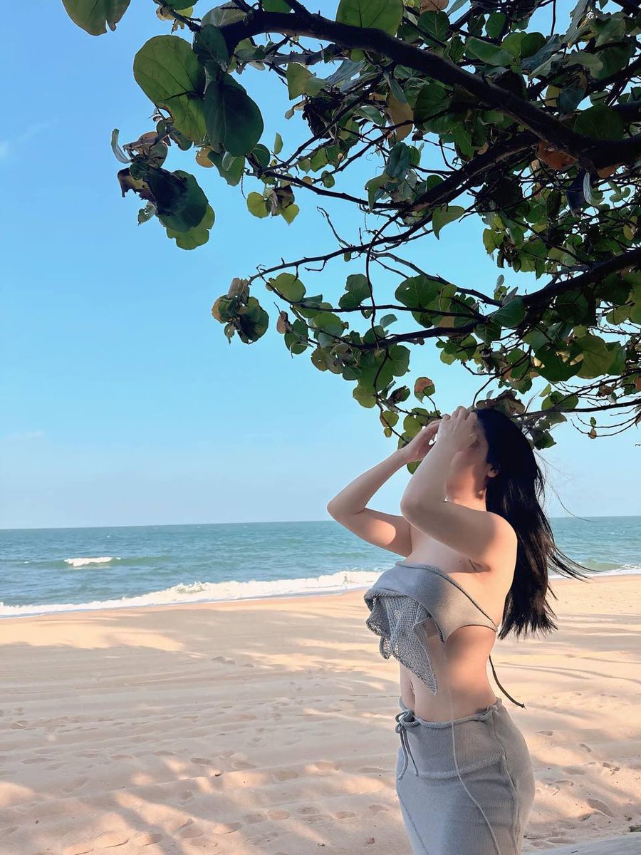 letrang11679's tweet photo. Nắng quá anh nào đi KS ib em nhé https://t.co/AYyn4kRUEM
