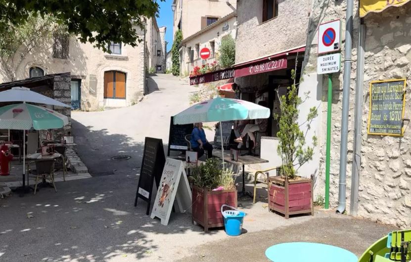 VMdraguignan's tweet photo. "Nous sommes les irréductibles Gaulois": à #Trigance, ils sont les seuls à avoir placé le Nouveau Front populaire en tête
#Var #Politique #RegionSud #Dracenie #LegislativesAnticipées2024 
https://t.co/JtgUqxo6XK https://t.co/oCWe97Z0zH