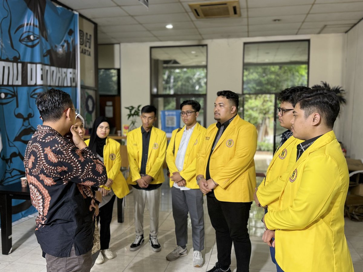 riandyprawita's tweet photo. PP IPM bertemu dengan YLBHI, LBH Padang, dan Kontras dalam mengawal kasus dugaan penganiayaan Kader IPM Sumbar (AM/13th) oleh oknum Polisi. Mohon doa dan kekuatan bagi kami semua dalam mengawal kasus ini hingga keadilan ditegakkan
#JusticeForAM
#IPMBersamaAM
#KamiYangViralkan https://t.co/n6GOl7RvL7