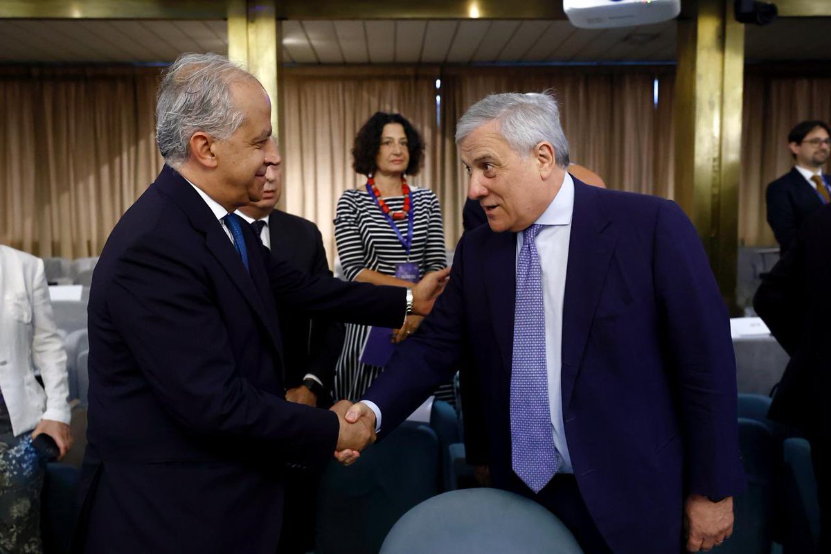 Viminale's tweet photo. I ministri @Antonio_Tajani e @Piantedosim hanno aperto alla Farnesina la “Conferenza Nazionale per la creazione di un ecosistema di cyber capacity building”. 

“Lo sviluppo di capacità nel settore della sicurezza informatica è divenuto un aspetto essenziale delle prerogative di uno Stato, al pari della sua forza militare ed economica. Garantire l’inviolabilità delle infrastrutture informatiche non aumenta soltanto il livello di sicurezza di un Paese, ma favorisce anche la fiducia, l'innovazione e la crescita economica” ha sottolineato il ministro Piantedosi.