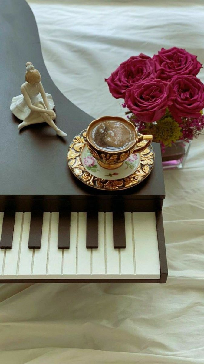 szentandrassym's tweet photo. @fryld @TaposKumarBasu @1redroc @papiko7890 @Leah2477 @Eileen77777 @3_toshiyuki @4523165Q8g7 @kokokarincyo @Luisa1E @____Bianka____ @75__mah @GinaJardines @Mone_fb @aeljosha @karla_newbi @75suhair @MistressTepco @joiqt935001 @ivy_japamala @fabi8879 @tadayokun73 😊

Hi Good Morning dear Fryld 🤩

🎶☕️🎶 https://t.co/ehKlj8fDcB