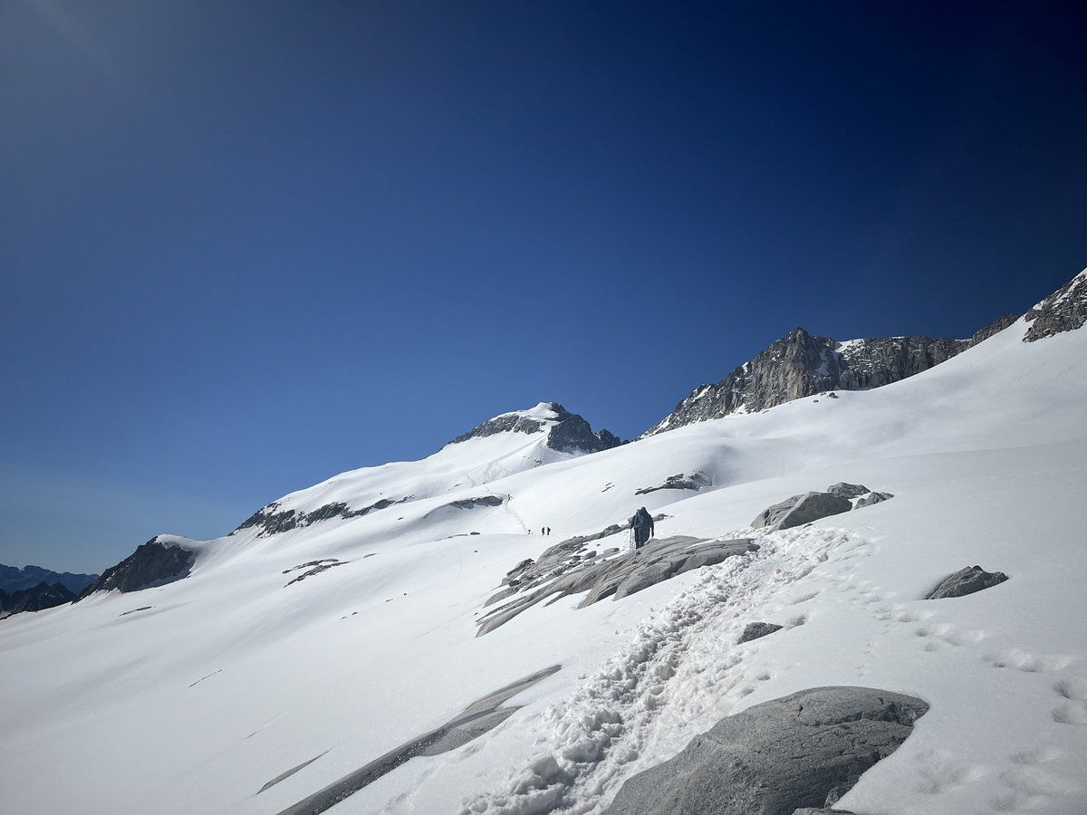 ratherbrunning's tweet image. Pico Aneto 3404m What a day for it! Late season snow made the traverse over what would normally be a rock field a lot easier. Not long left for this glacier unfortunately 😕 On top of the Pyrenees 🏔️🇪🇸💜
