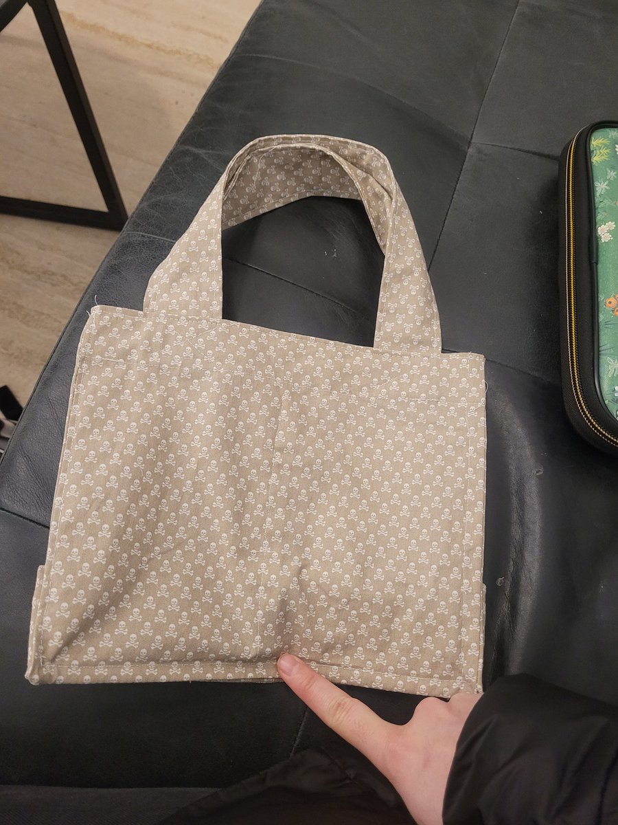 outofturtle's tweet image. I made a bag(prototype) today

Some adjustments to size and small quality things and I think I'll have something finished this week!!