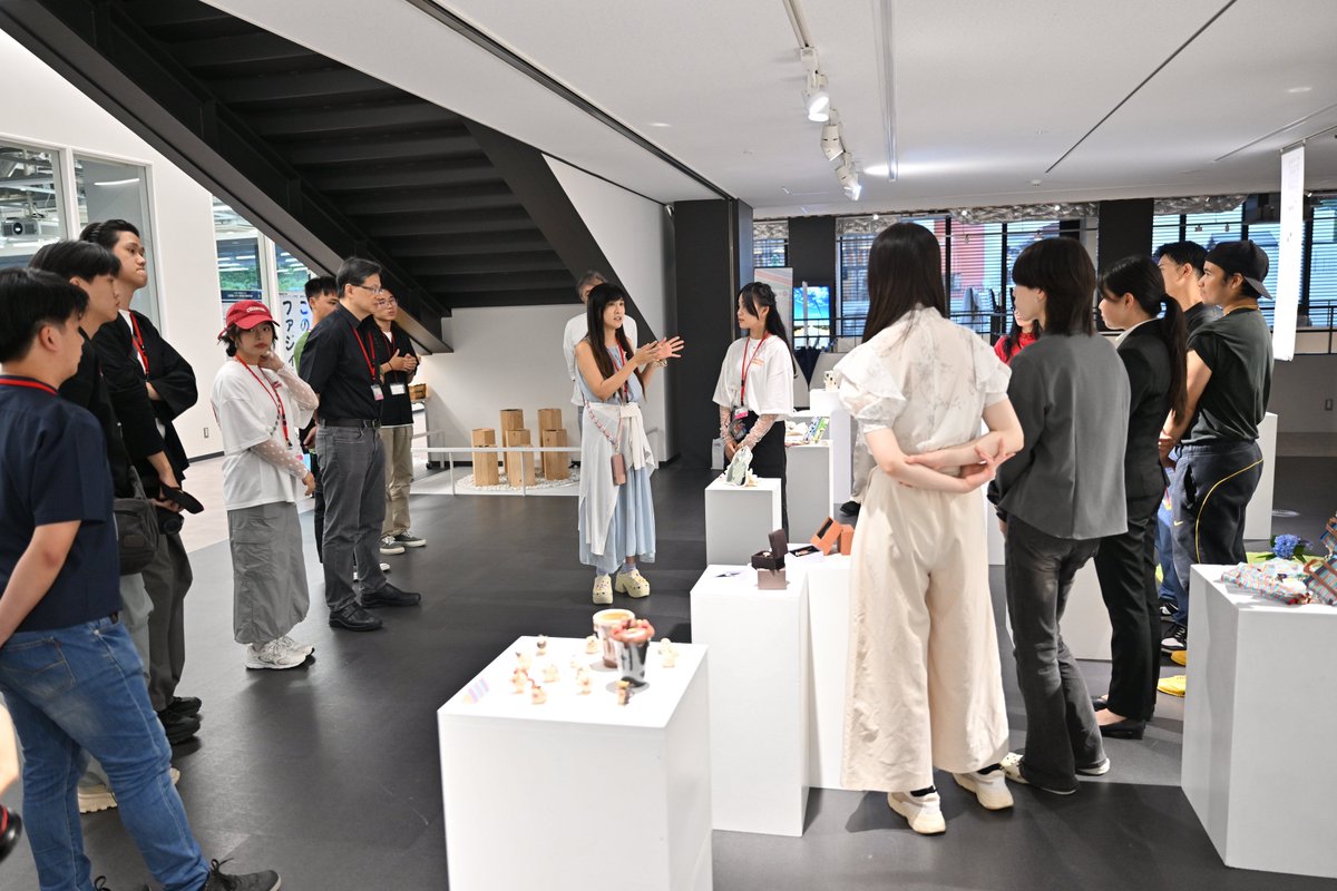 tagprojects's tweet image. 【TAG No.4 「微物観」オープニングセレモニーの様子】
「微物観」開催にあたり、先生や学生たちによる作品解説が行われました。
＃長栄大学＃玉川大学  #TAGprojects