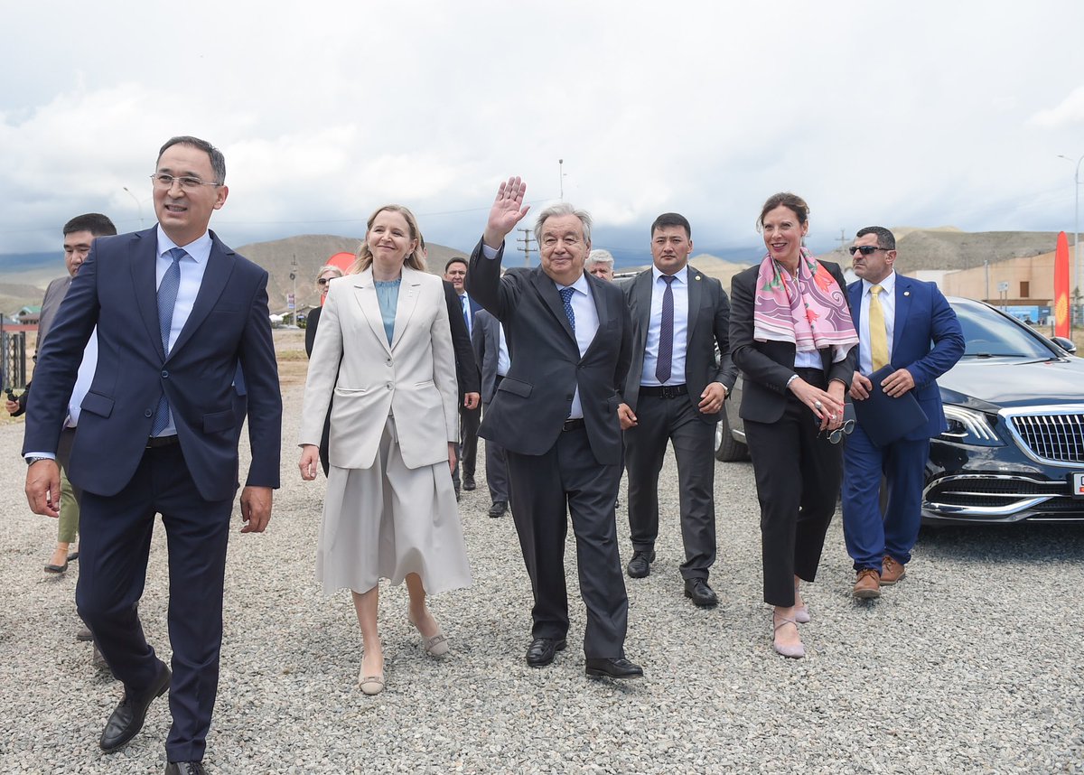🇰🇬🇺🇳 Today, UN Secretary-General <a href="/antonioguterres/">António Guterres</a> visited Cholpon-Ata, Kyrgyzstan, to witness firsthand the impact of climate change on local communities. Engaging with residents, he highlighted the critical role of community engagement in building climate resilience. 🌍