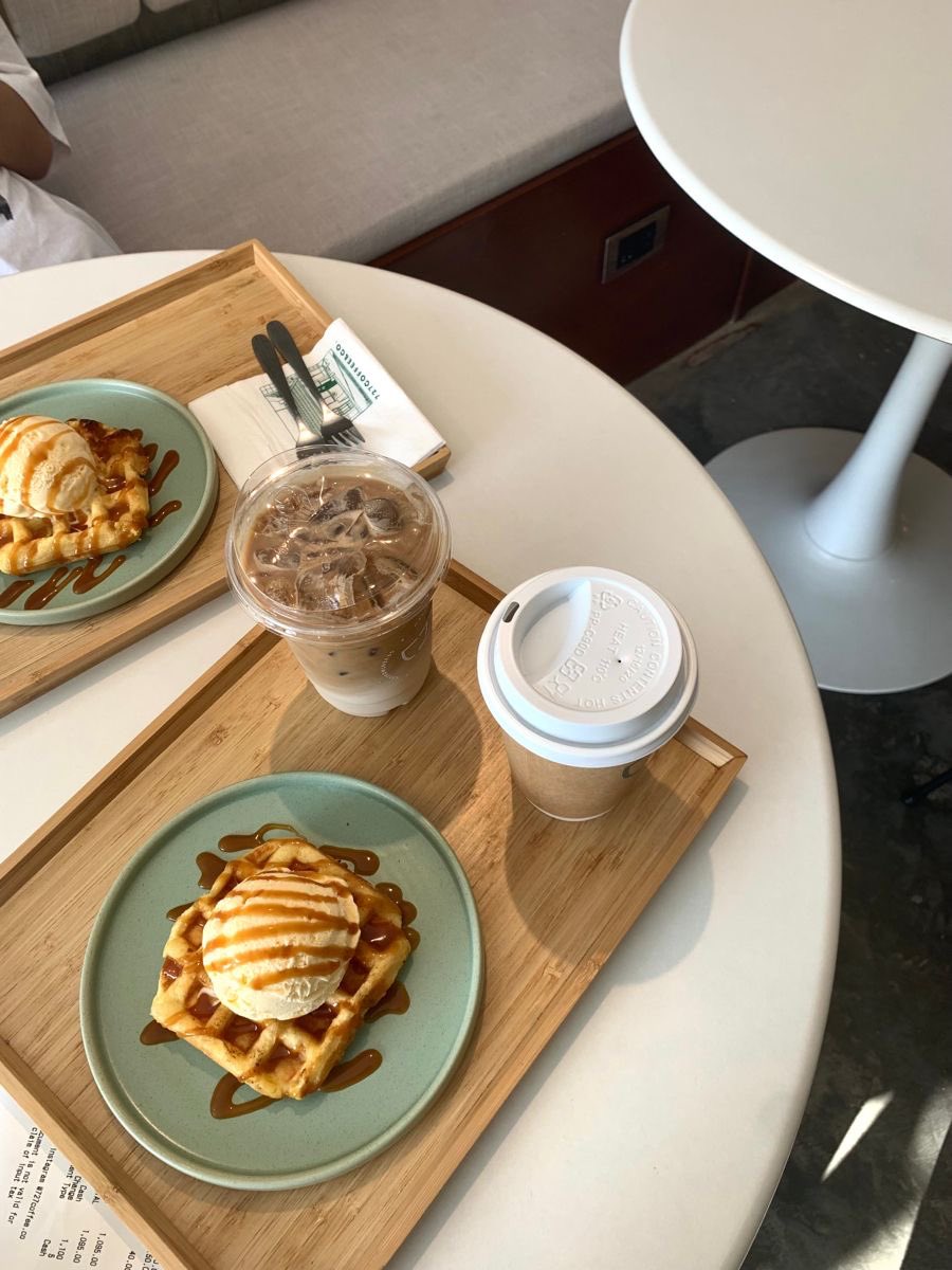 un desayuno rapidito antes de ir a trabajar. buenos días, bebés.