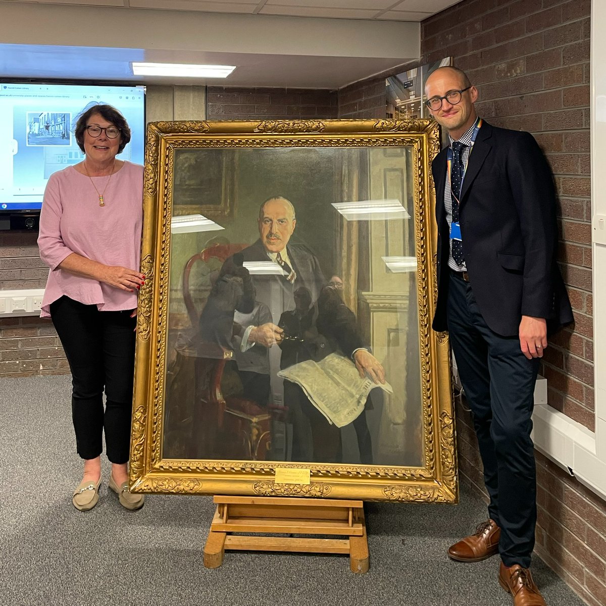 We were delighted to host Amanda Graves yesterday, great-granddaughter of Harold Cohen. 
As a prominent local businessman, he gave £100k for the building of a new university library, completed in 1938 📚