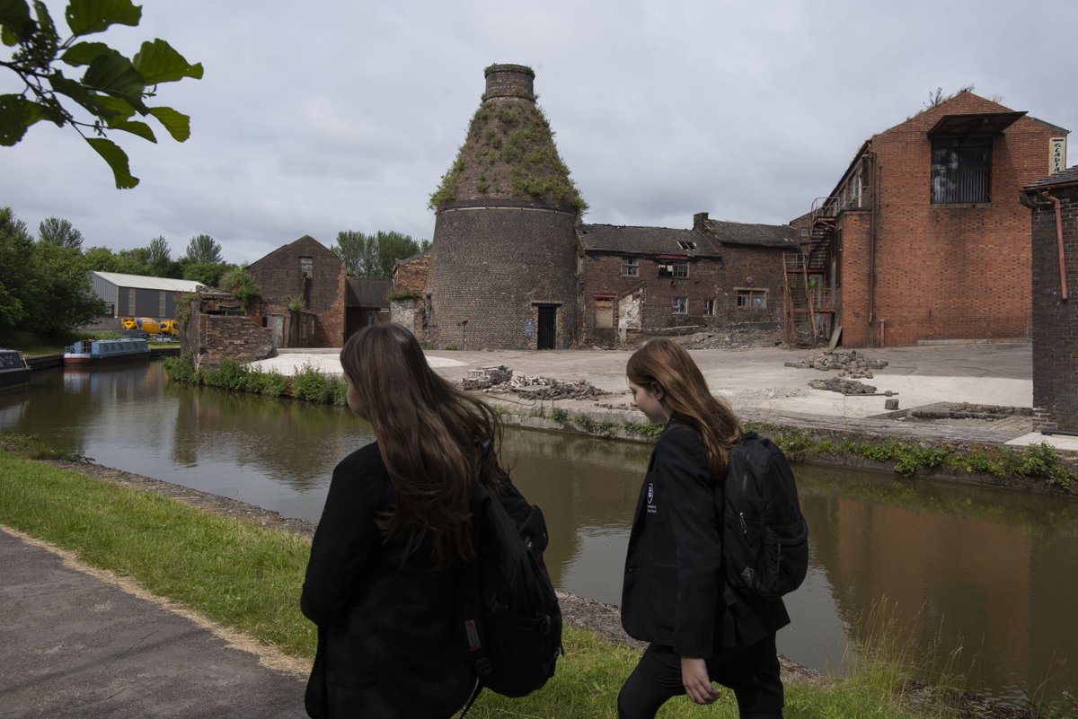 Rob Picheta (@robpicheta) on Twitter photo I went to Stoke-on-Trent, and spoke to its MPs, voters and community organisers.
This is the city that sums up the 14-year Tory project: austerity, Brexit, Levelling Up, all of it.
And it's been left broken.
🧵 (with incredible pictures by <a href="/stilotta/">Sarah Tilotta</a>) I went to Stoke-on-Trent, and spoke to its MPs, voters and community organisers.
This is the city that sums up the 14-year Tory project: austerity, Brexit, Levelling Up, all of it.
And it's been left broken.
🧵 (with incredible pictures by <a href="/stilotta/">Sarah Tilotta</a>)