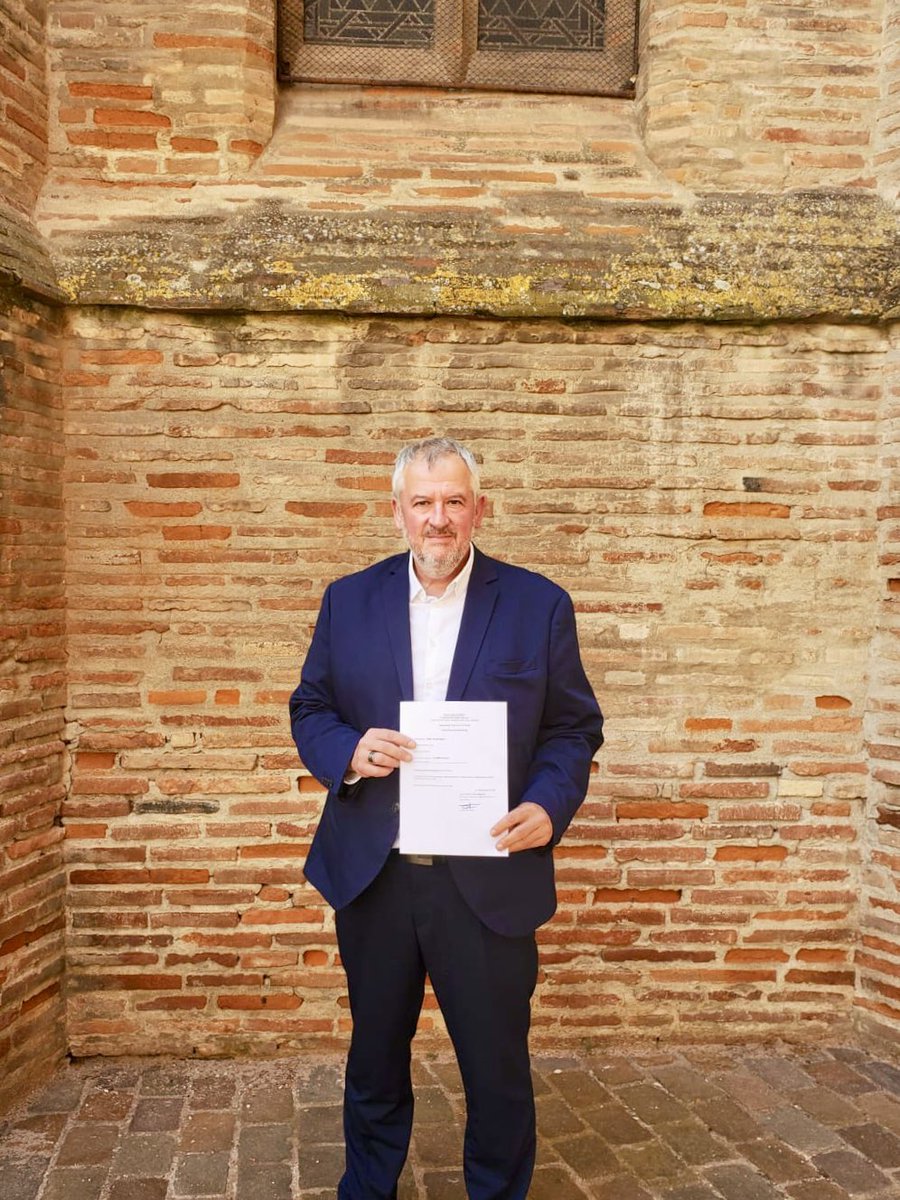 ArnoSimion's tweet photo. Candidature déposée en Préfecture pour le second tour de ces élections législatives 🗳️ 

Dimanche, on confirme la dynamique en votant le double Front : Populaire et Républicain ! https://t.co/wdADLydCy2