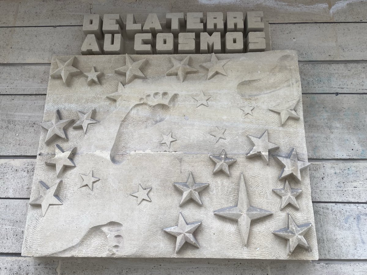 Dédicace ⁦<a href="/BrunoLevy01/">Bruno Levy</a>⁩. Sur la façade du nouveau centre ⁦<a href="/inria_paris/">Centre Inria de Paris</a>⁩. Amicales pensées