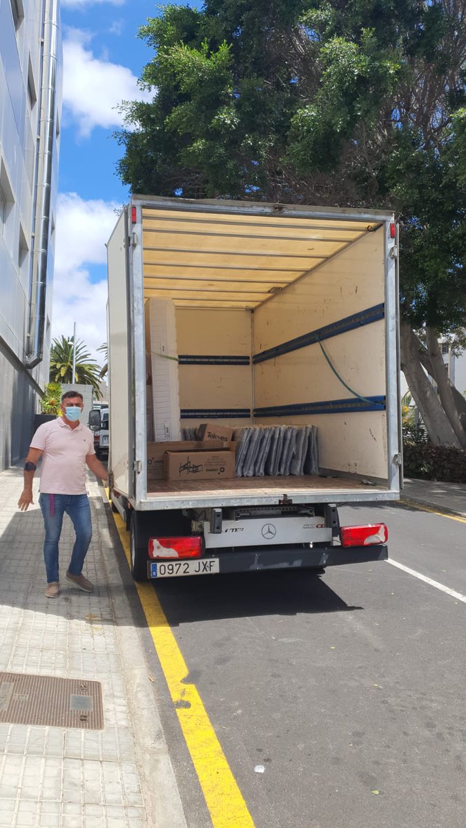 FundacionAH's tweet photo. ADRIAN Hoteles junto a nuestra Fundación sigue reutilizando todo aquello de lo que disponen en buenas condiciones y no se vaya a seguir utilizando. Se han donado 50 TVs al Hospital Universitario Nuestra Señora de La Candelaria. 

#fundacionadrianhoteles #ong #adrianhoteles #huc https://t.co/kpvDmo7KO8
