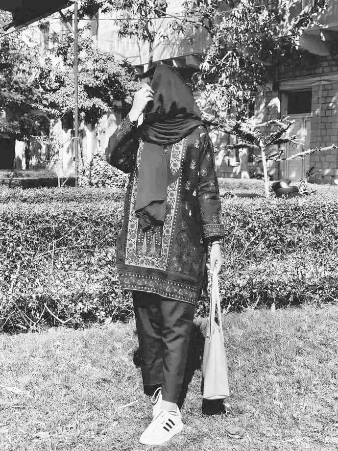 🥀نہ غرض کسی سے نہ واسطہ مجھے کام اپنے ہی کام سے

ترے ذکر سے تری فکر سے تری یاد سے ترے نام سے🥀💘💘