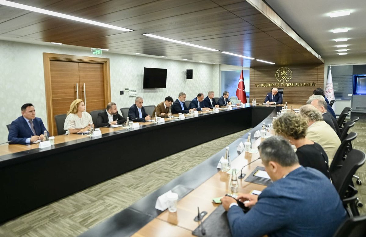 🇹🇷 <a href="/TUROFEDofficial/">Türkiye Otelciler Federasyonu | TÜROFED</a> Yönetim Kurulu olarak YK Başkanımız Sayın <a href="/ERKAN_YAGCI/">Erkan Yagci</a> Başkanlığında;

<a href="/TCKulturTurizm/">T.C. Kültür ve Turizm Bakanlığı</a> Bakanımız Sayın <a href="/MehmetNuriErsoy/">Mehmet Nuri Ersoy</a>'u ziyaret ederek, kendisinin ev sahipliğinde verimli bir toplantı gerçekleştirdik.