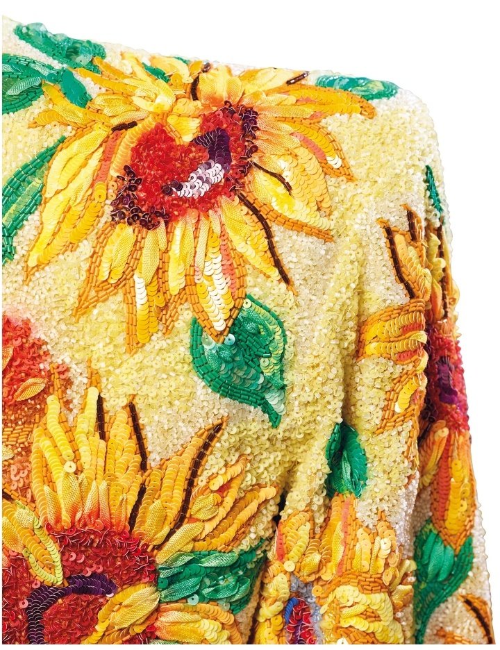 plummie9's tweet photo. #AlphabetWeek #AforArt
The art of Lesage embroidery & Yves Saint Laurent "Sunflowers" jacket in homage to Van Gogh.
There are only 4 jackets in existence. https://t.co/B5P57KJqpI