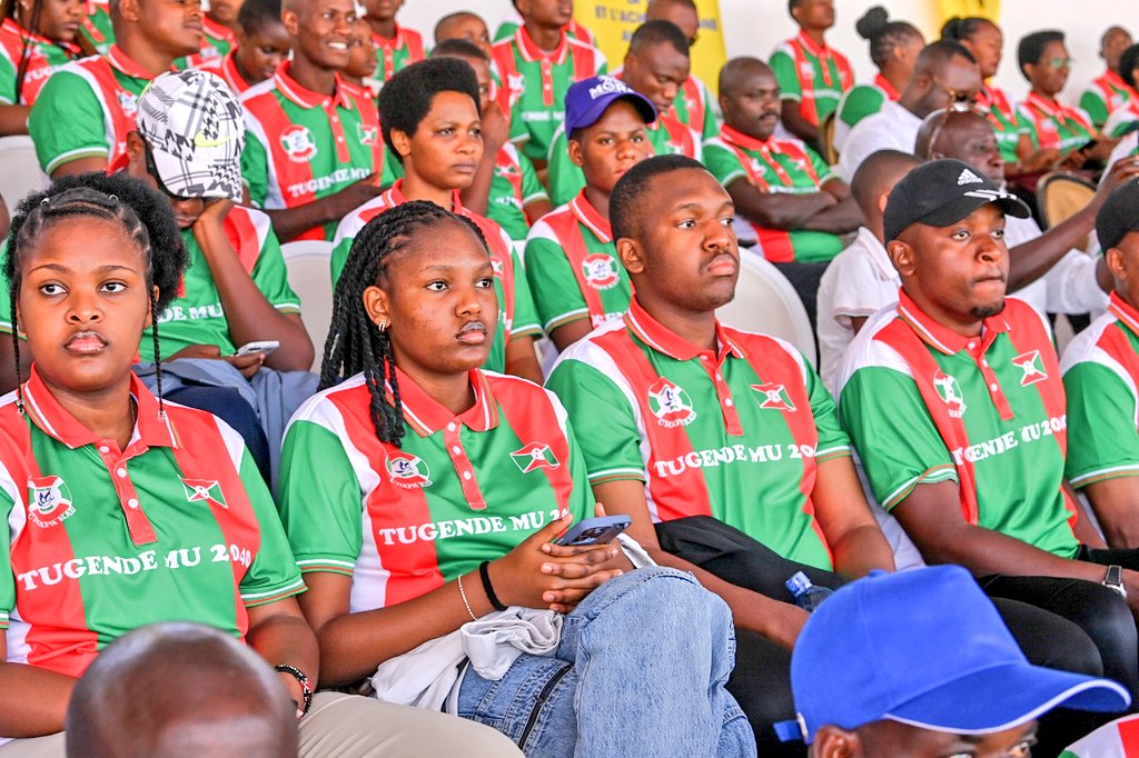 Claudenshim's tweet photo. "Nous sommes très satisfaits par l'accueil très chaleureux des #Burundi -ais au stade #NPPCS #Nkurunziza Peace Park Complexe Stadium de @makambaProvince "
Joaquim Garcia, Entraîneur de l' Academia futbol Base La Rambla
#ProudBurundi 🇧🇮
#Espagne 🇪🇸 https://t.co/vM2zY4CeOV