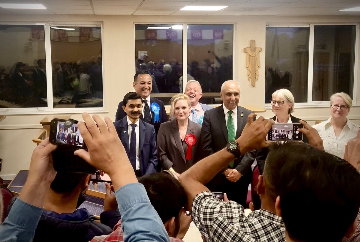 AlexSufit's tweet photo. South Oxhey was the first place I visited after I was selected as a Labour candidate. So it seemed fitting to be back there last night for the third and final hustings at All Saints’ Church. Thank you to Rev. Deborah Snowball for hosting us. 
#SouthOxhey #hustings #GE2024 https://t.co/bi4PQaVPnM