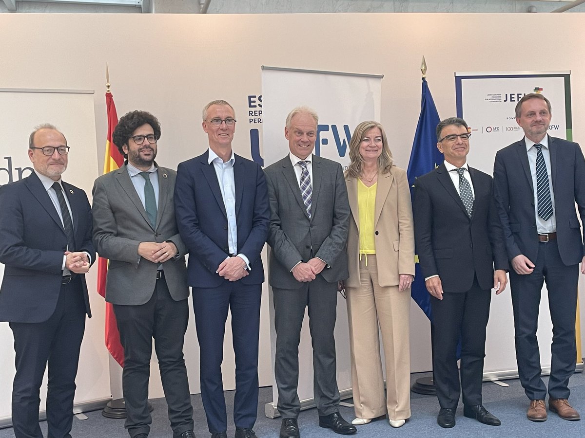 Anna Lipchitz (@anna_lipchitz) on Twitter photo As of 1st of July, <a href="/AFD_en/">AFD_en 🇫🇷 🇪🇺</a> will endorse #JEFIC presidency. 5 bilateral public banks <a href="/KfW_FZ_int/">KfW Development Bank</a> <a href="/AECID_es/">AECID</a> <a href="/BGK_pl/">Bank Gospodarstwa Krajowego 🇵🇱</a> <a href="/GruppoCDP/">Cassa Depositi e Prestiti</a> 🟰133bn💶 in 200 🗺️, partners in #TeamEurope for ➕ impacts on the ground. Since 2022, 3 cofinancings ✍️in 🇵🇪, 🇹🇷and 🇧🇯and 1 bn under preparation ! As of 1st of July, <a href="/AFD_en/">AFD_en 🇫🇷 🇪🇺</a> will endorse #JEFIC presidency. 5 bilateral public banks <a href="/KfW_FZ_int/">KfW Development Bank</a> <a href="/AECID_es/">AECID</a> <a href="/BGK_pl/">Bank Gospodarstwa Krajowego 🇵🇱</a> <a href="/GruppoCDP/">Cassa Depositi e Prestiti</a> 🟰133bn💶 in 200 🗺️, partners in #TeamEurope for ➕ impacts on the ground. Since 2022, 3 cofinancings ✍️in 🇵🇪, 🇹🇷and 🇧🇯and 1 bn under preparation !