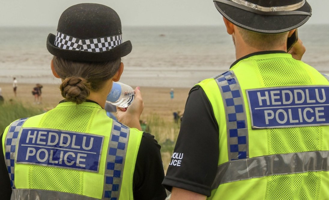 📊 POLICE UNIFORMS SURVEY

The <a href="/PFEW_HQ/">Police Federation of England and Wales</a> has launched a survey to find out members’ views on police uniform and is working with researchers at Lancaster University on the project.
Is the uniform fit for purpose? Does it make you feel proud to be an officer?
bit.ly/3L8w3L6