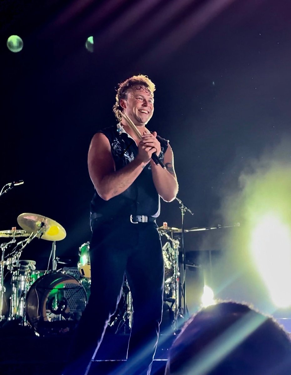 low qual ashton 🤍 tweet media