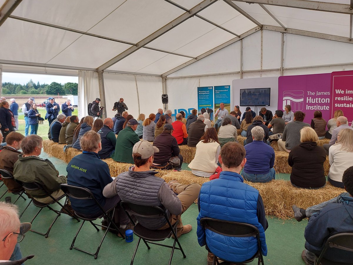 Our first #ArableConversation of the day has started, focusing on resilient practices in Scottish #arable #farming. 

We're discussing #soil and #crop management practices showing benefits for coping with #ClimateChange.

#ArableScotland24