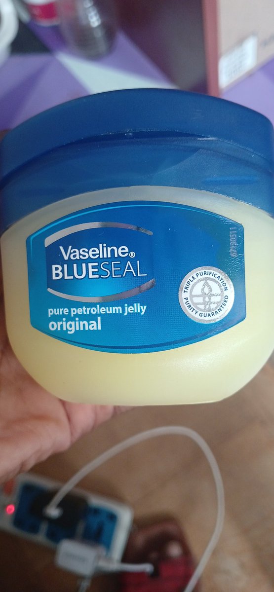 EjaeArthur's tweet photo. @vaselineghana Ohk now. Vaseline all the way, then. I was using it only to keep my perfume lasting longer. But, now I have a new reason to use my jelly https://t.co/IBZ5X6Hrho
