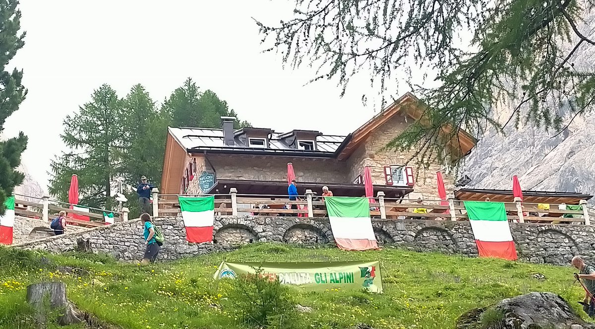 andyblanck1's tweet image. #ww1map of the Austro-Hungarian (red) and Italian (green) trenches in the Contrin-Ombretta area, southern #Marmolada sector. The fortified Austrian artillery bunker still stands today at the #Contrin Refuge
#ww1dolomitifront