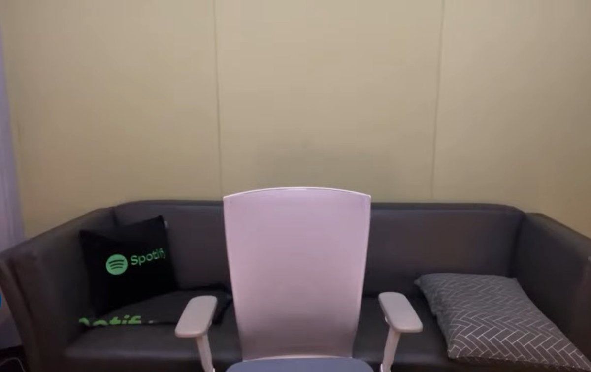 namchanhyung's tweet photo. and if chan start his live tomorrow &amp; the first thing we see is one of these rooms...? https://t.co/VzhtErrRlZ