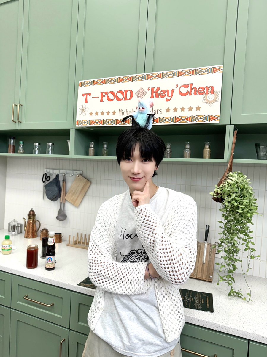 NCTsmtown's tweet photo. 🥘 Rate for my cooking skills 😎🧑🏻‍🍳🌟

#T_FOOD_Keychen
#TEN #李永钦 #텐
#NCT #WayV #威神V https://t.co/DUtxThXBQc