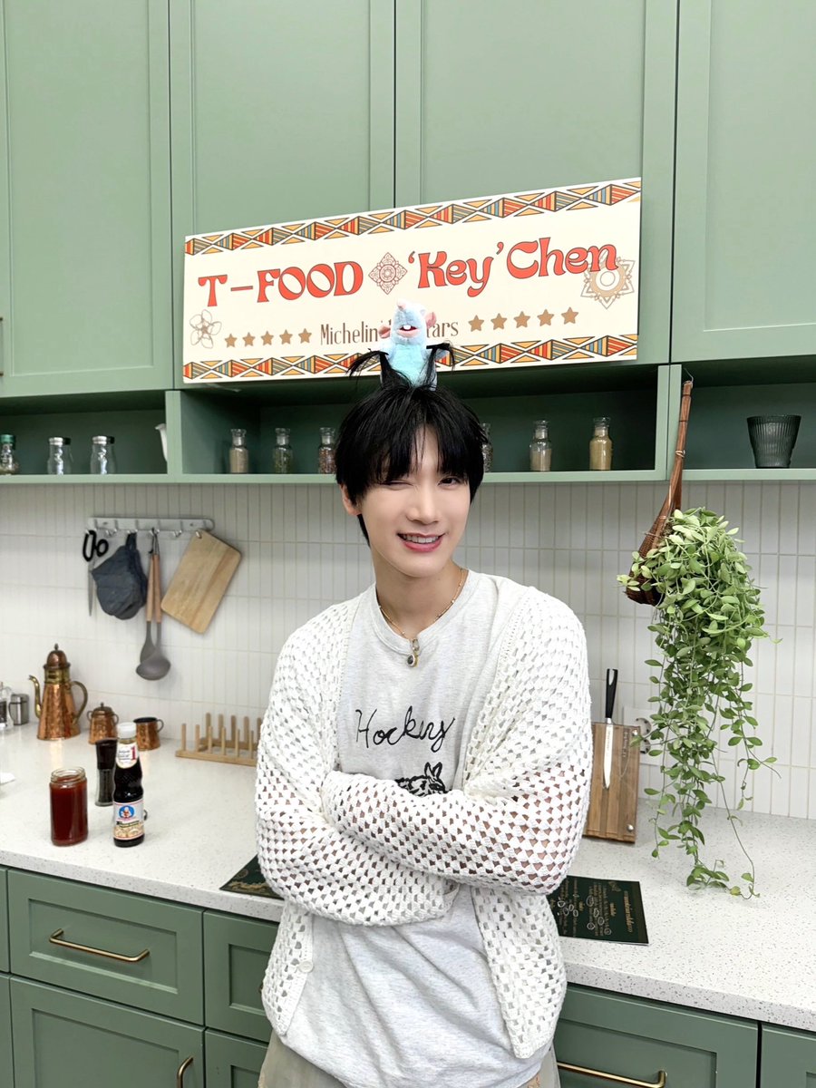 NCTsmtown's tweet photo. 🥘 Rate for my cooking skills 😎🧑🏻‍🍳🌟

#T_FOOD_Keychen
#TEN #李永钦 #텐
#NCT #WayV #威神V https://t.co/DUtxThXBQc