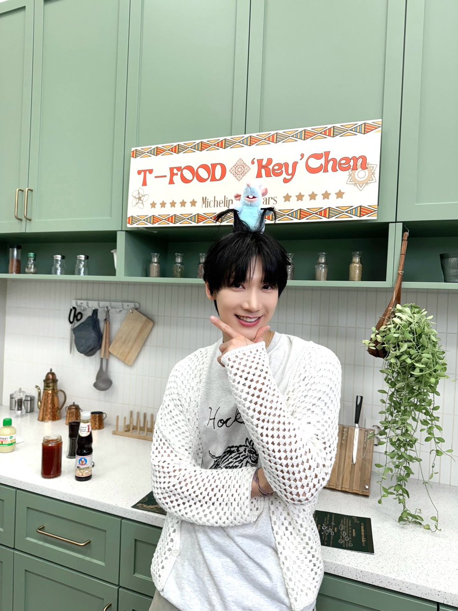 NCTsmtown's tweet photo. 🥘 Rate for my cooking skills 😎🧑🏻‍🍳🌟

#T_FOOD_Keychen
#TEN #李永钦 #텐
#NCT #WayV #威神V https://t.co/DUtxThXBQc