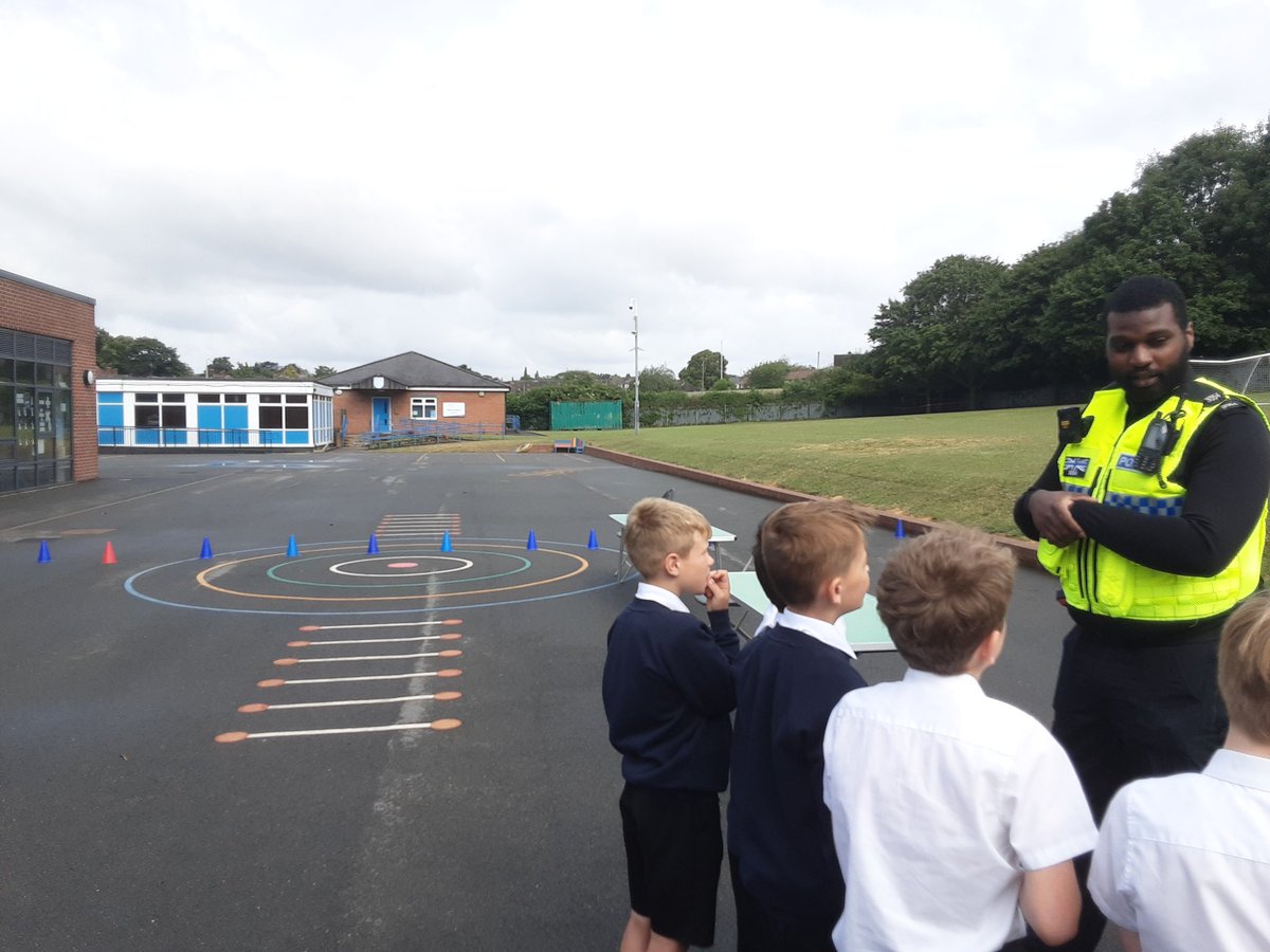 therookeries's tweet photo. Year 3 had an amazing time during careers day where they explored lots of different careers and asked questions about the different professions! #ROK #Careers #opportunities https://t.co/qk2ukV9T7l