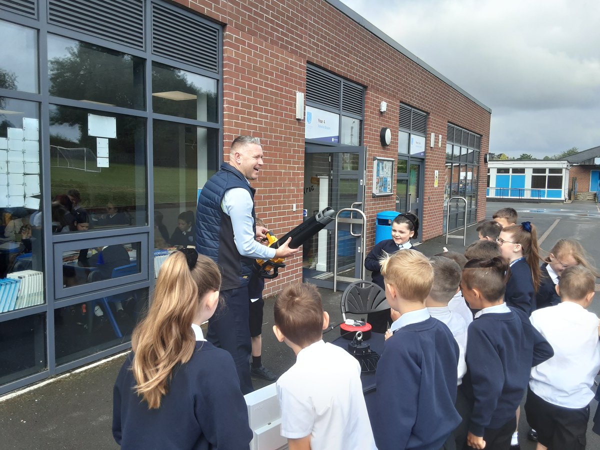 therookeries's tweet photo. Year 3 had an amazing time during careers day where they explored lots of different careers and asked questions about the different professions! #ROK #Careers #opportunities https://t.co/qk2ukV9T7l