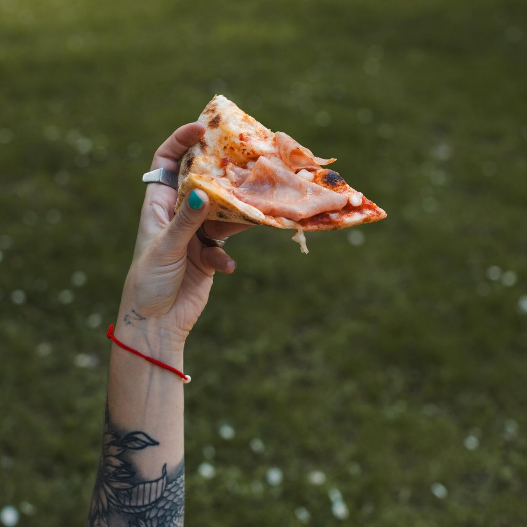 This sunshine is practically begging for a pizza party! Grab your favourite people (or just yourself, no judgment!), order a delicious pizza (or two!) from The Pizza Room, and head outside for a summery feast🙌🍕

#ItalianPizza #PizzaLondon #pizzauk