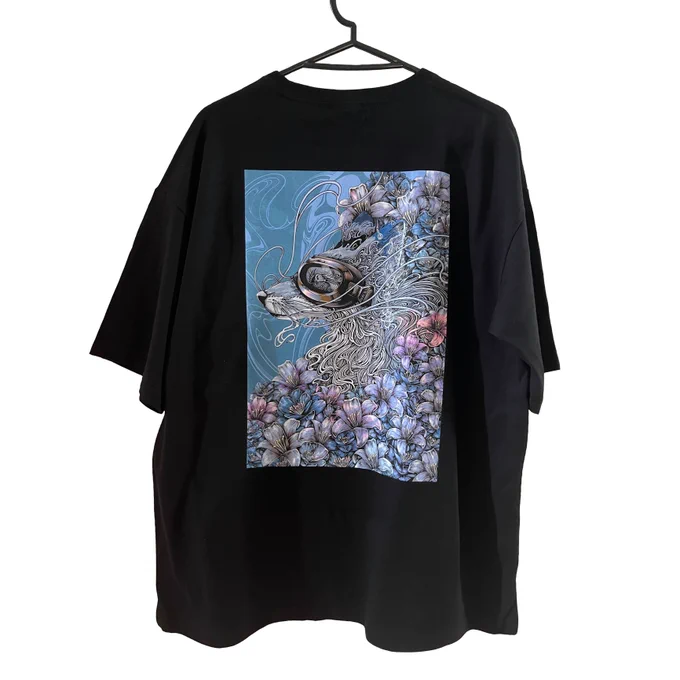 前回すぐなくなってしまったTシャツの再販と新しいデザインのTシャツを販売しました!ショップリンク↓ 
