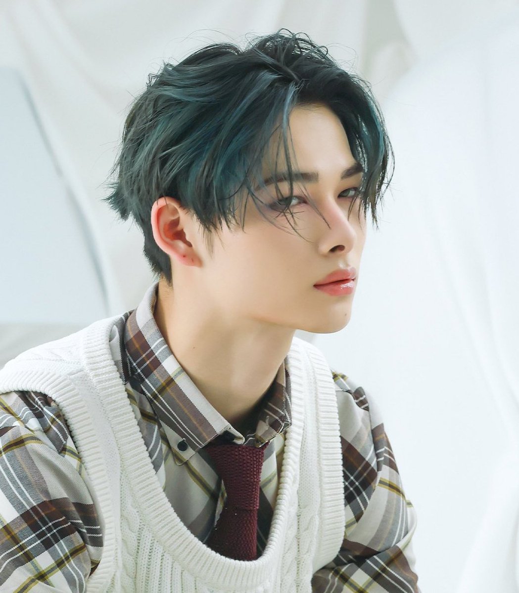 NI_KISTUDIO's tweet photo. how is he real #NI_KI #니키 https://t.co/SKsUcyVWUU