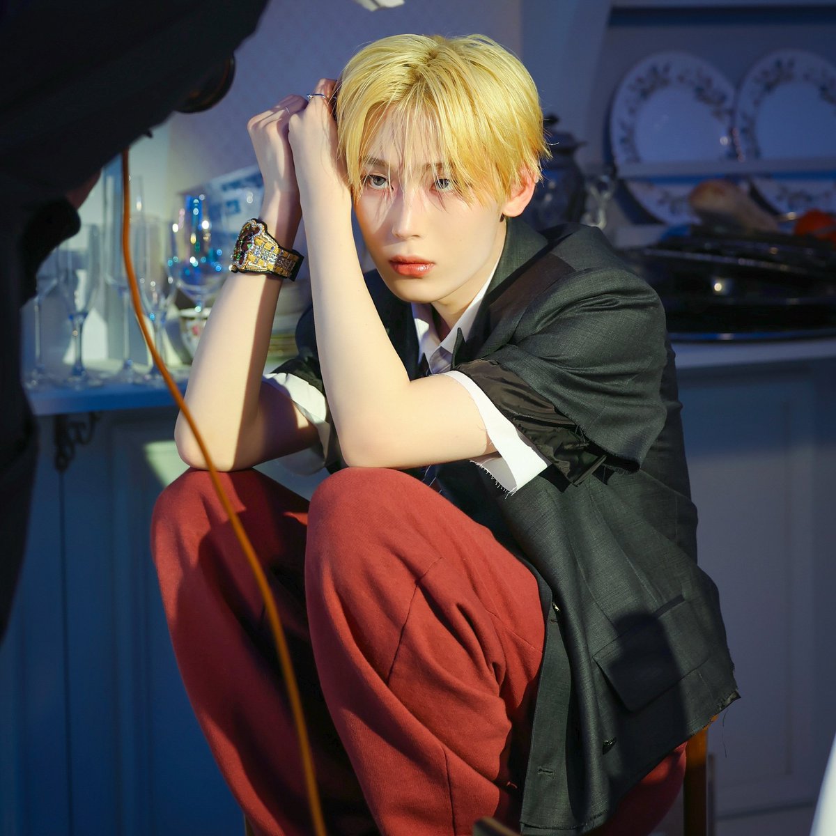 -en
"Don't look at me with those eyes"

Sunoo:
"What eyes?"