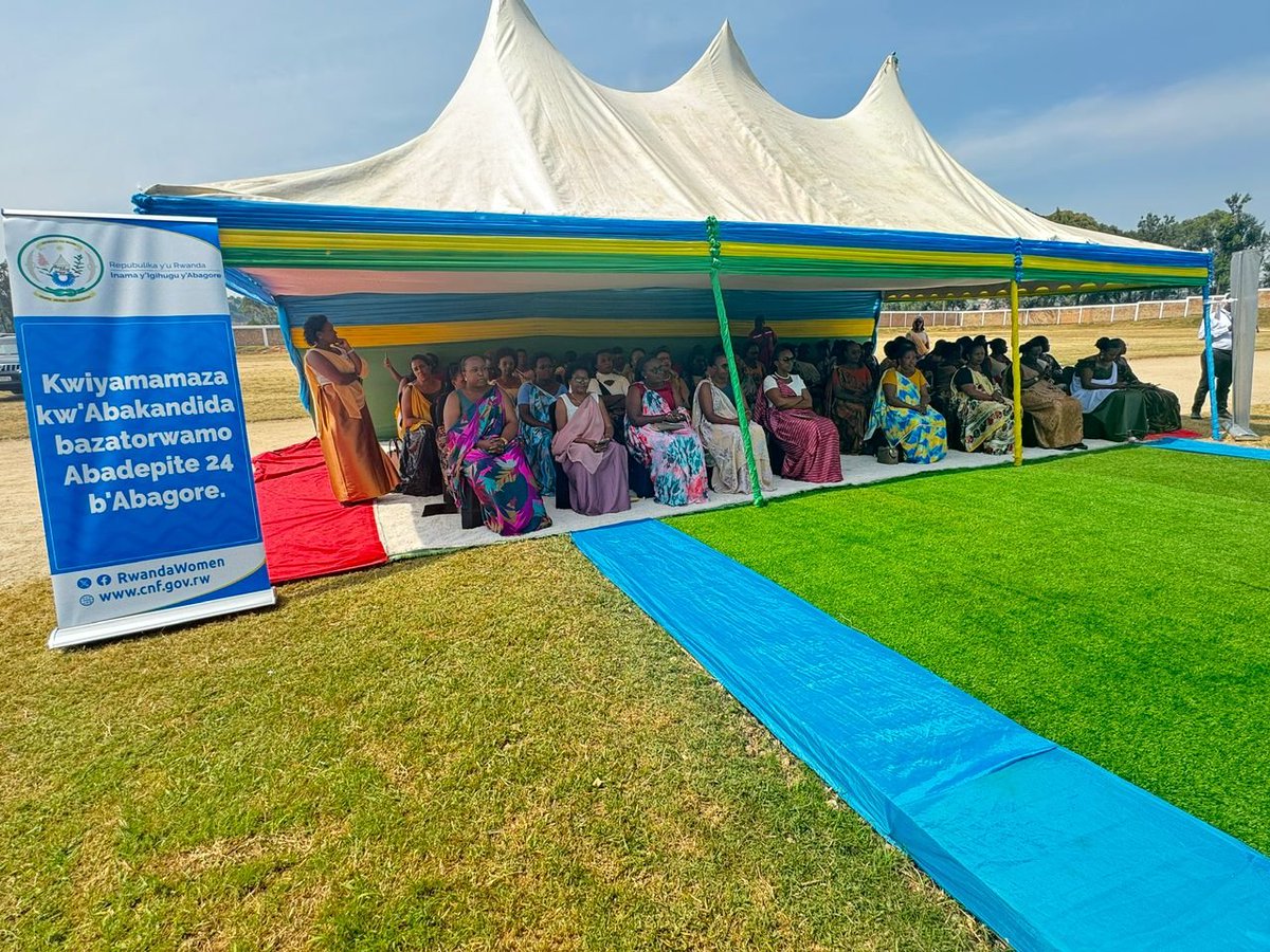 RwandaWomen's tweet image. Abakandida Depite b'abagore 60 bahagarariye @RwandaSouth bakomereje ibikorwa byo kwiyamamaza imbere y'inteko itora ya @Nyamagabe,, imbere y'abagize Komite Nyobozi y'aka karere bose, abagize Inama Njyanama, abandi bagize inteko itora n'abakozi b'akarere.
.@RwandaSouth hatorwamo 6.