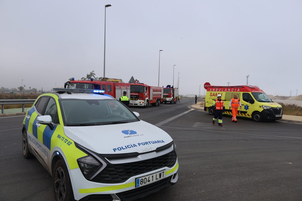 portcastello's tweet photo. #PortCastelló refuerza la seguridad del puerto al integrarse en el servicio de emergencias de la Generalitat @GVA112 @RubenIBB  #seguridad #emergencias #puertoCastellón #AutoridadPortuaria https://t.co/gL83nDedd3 https://t.co/B7iL8ZjnAv