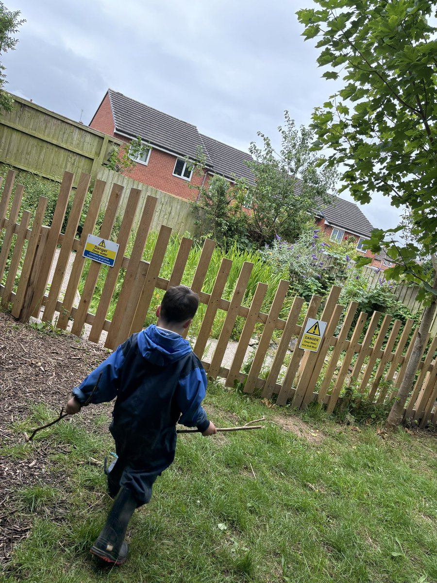 JennaWhittam2's tweet photo. Today I volunteered at my little boys school, and we attended a forest school session. We went on a bear hunt, and built a den for our bear 🌳🪵🐻 #givebackday #forestschool https://t.co/MnE9bvudzW