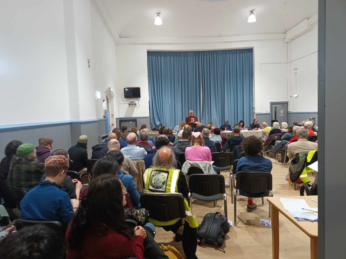 TUSCSheffield's tweet photo. Yesterday Mick Suter stood in for @izzyafr at the @ShefTUC hustings for #SheffieldCentral. He laid out TUSC policies to ~100 ppl in the room in during discussion.
If you want to find out more, or join TUSC, then come along to the public meeting this Wednesday at CURC S1 2JB 7pm✊ https://t.co/UT809R2q9m