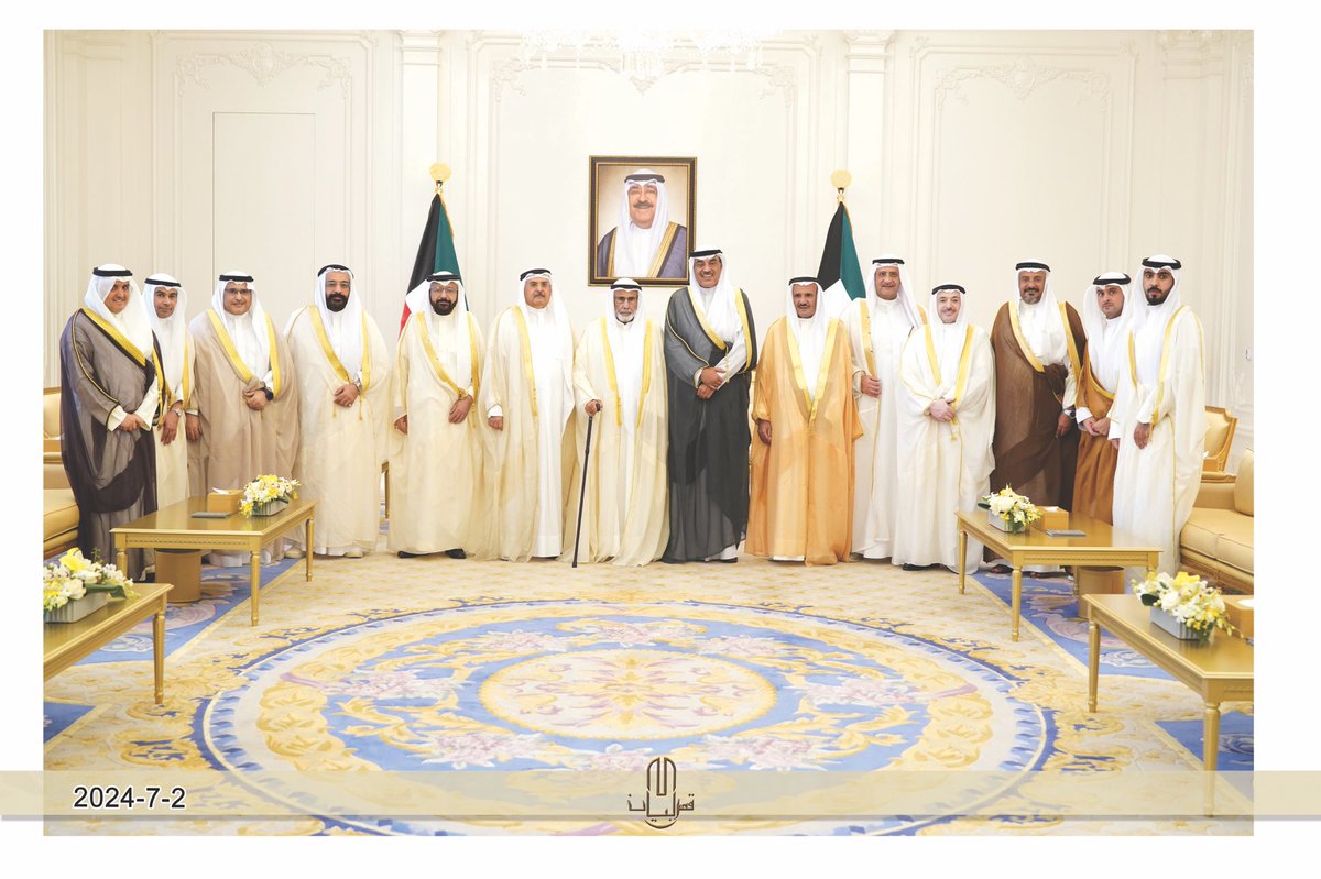 آل الدبوس بمعية أميرية سامية ،، التقت أسرة الدبوس الكرام اليوم بحضرة صاحب السمو أمير البلاد الشيخ مشعل الأحمد الجابر الصباح حفظه الله ورعاه كما التقت بسمو ولي العهد الشيخ صباح الخالد الحمد الصباح حفظه الله في قصر بيان العامر