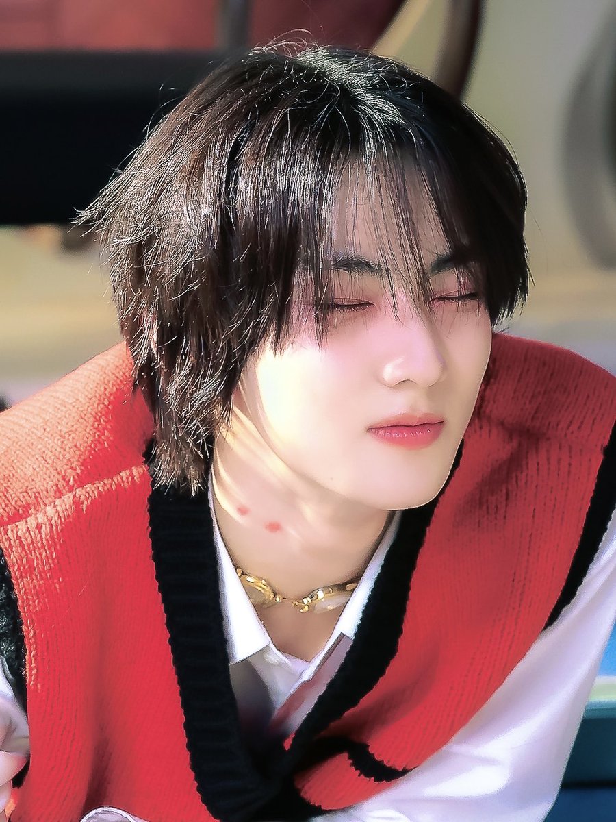 jungwonfeeds's tweet photo. The rouge🪞 https://t.co/SipEH6ApLY