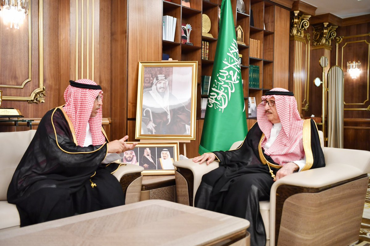 jazangov's tweet photo. أمير منطقة جازان
#محمد_بن_ناصر
يتسلم التقرير الختامي لفعاليات مهرجان #شتاء_جازان2024. 
أشاد سموه بالفعاليات النوعية التي شهدها المهرجان في نسخته لهذا العام، مشدداً على مضاعفة الجهود للخروج بالنسخة القادمة بما يحقق تطلعات المواطن والمقيم وفق مستهدفات رؤية السعودية 2030 في قطاع الترفيه والسياحة.