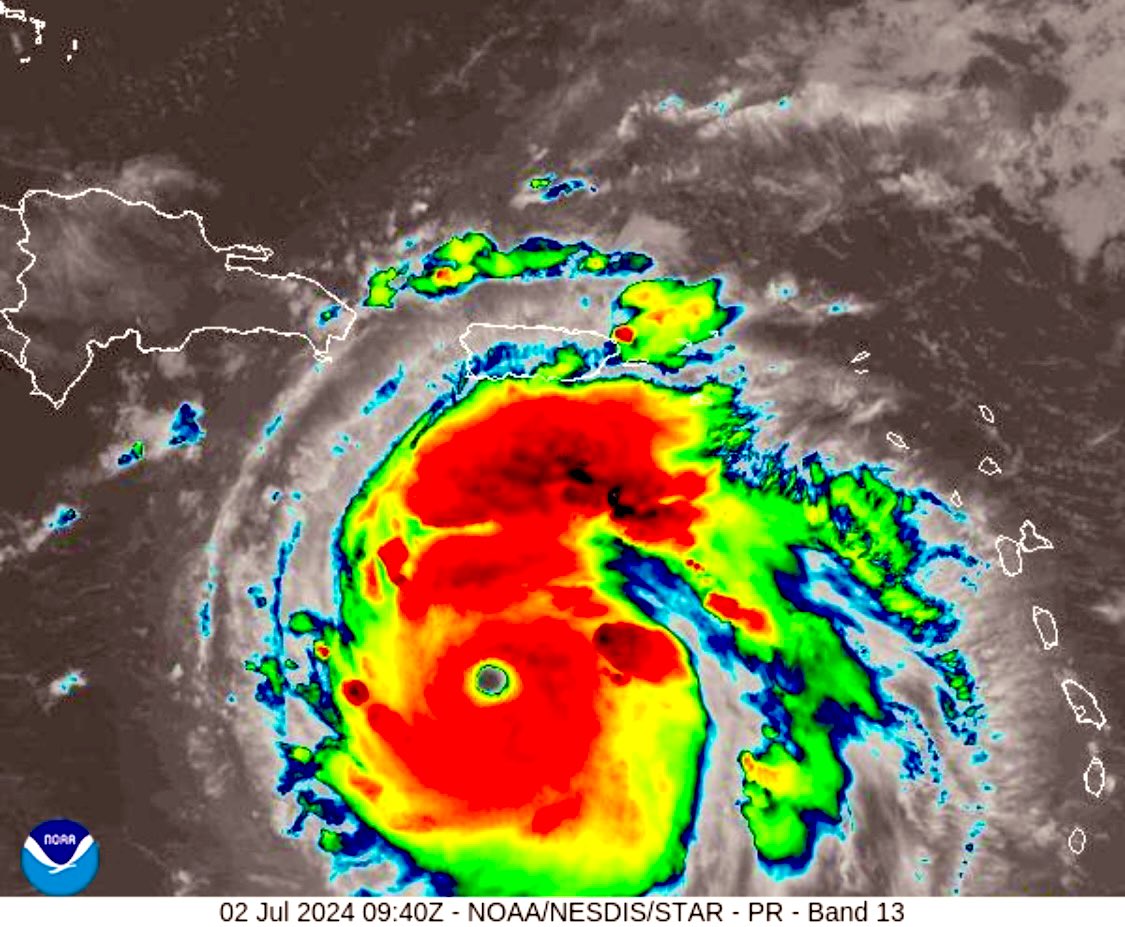 El poderoso H.Beryl con vientos máximos sostenidos de 270 kph (categoría 5) continua desplazándose por aguas del Mar Caribe, se ubica a unos 560 kms al SE de Isla Beata, se mueve hacia el oeste/noroeste a 35 kph.