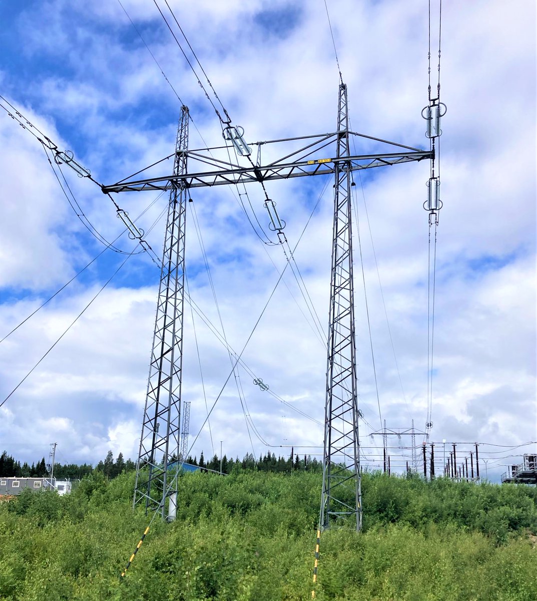 cinea_eu's tweet photo. We are in Sweden 🇸🇪, visiting the works for the Isovaara SC substation and the overhead transmission line at both sides of the Tornio-river linking Dockasberg (SE) and Risudden (FI) ⚡️
Glad to see that all is progressing on track! 🙌
#AuroraLine, co-funded by #EU #CEFEnergy https://t.co/9IiePYjOFr