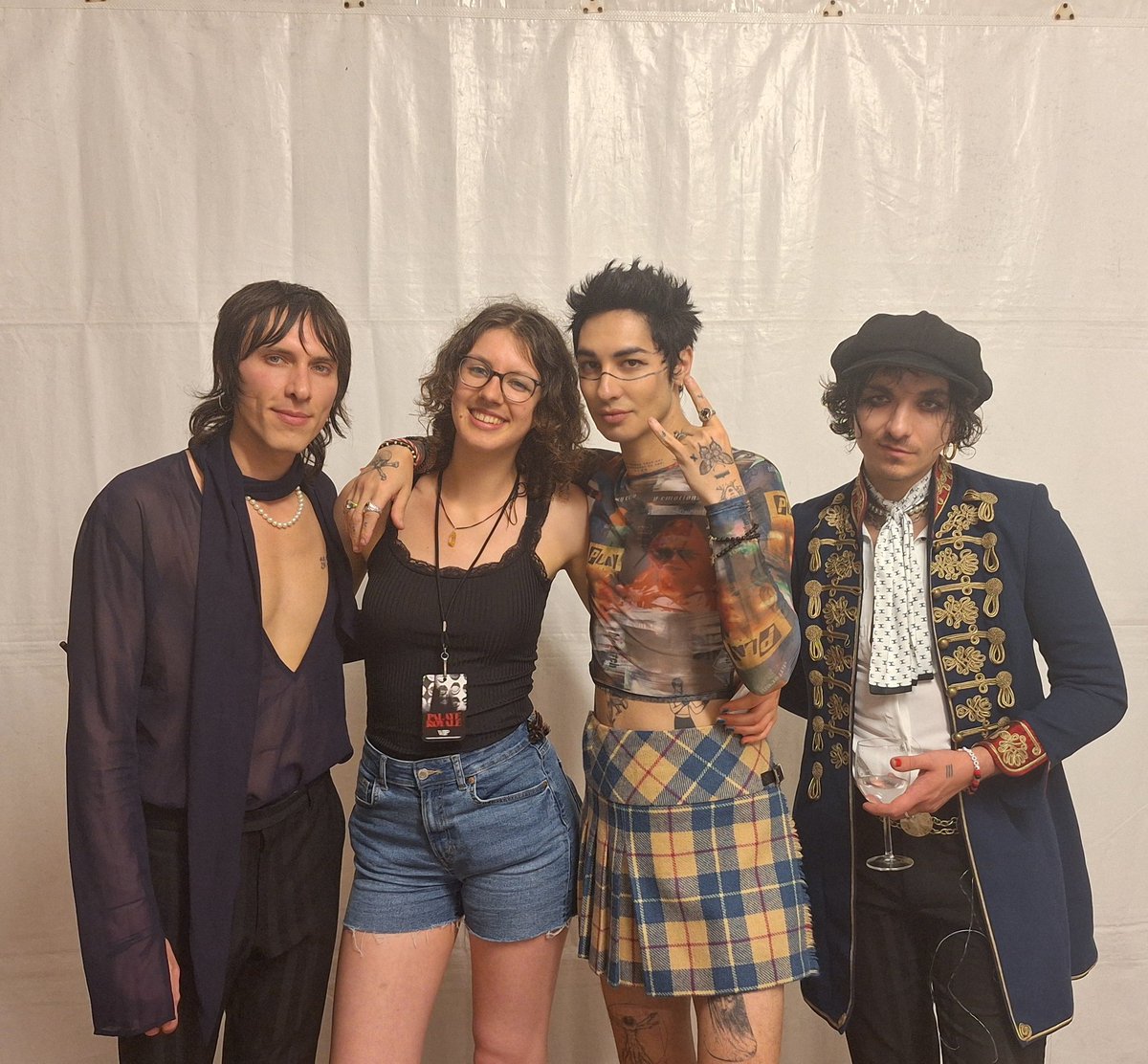 I flew to italy from holland to finally meet my favorite people in the whole world after 6 years❤️ thank you palaye for being such incredible sweethearts and for coming back to meet us again🫶 come back to the netherlands asap!!!❤️ <a href="/PalayeRoyale/">Palaye Royale</a> <a href="/RemingtonLeith/">Remington Leith❌❌❌</a> <a href="/SebastianDanzig/">Sebastian Danzig</a>